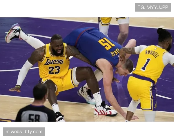 湖人詹姆斯复出后阵容净效率为负,内线防守漏洞与球权分配待优化 湖人詹姆斯复出后阵容净效率为负,内线防守漏洞与球权分配待优化