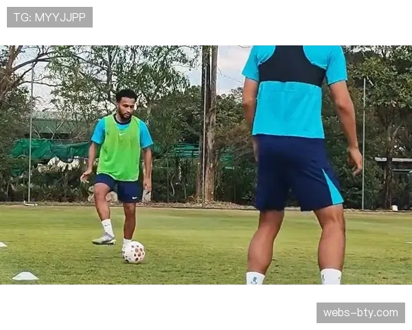 武汉三镇外援绍尔单刀破门 贝维斯助攻展现默契配合